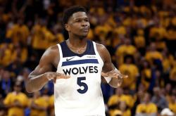 爱德华兹状态火爆，CBA季后赛抢七大战对阵利雅得新月，山东泰山力争逆转的简单介绍